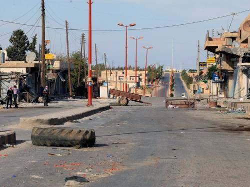 Syrian warplanes have pounded Homs as Turkey reportedly returned fire for the second time in a week. (AAP)
